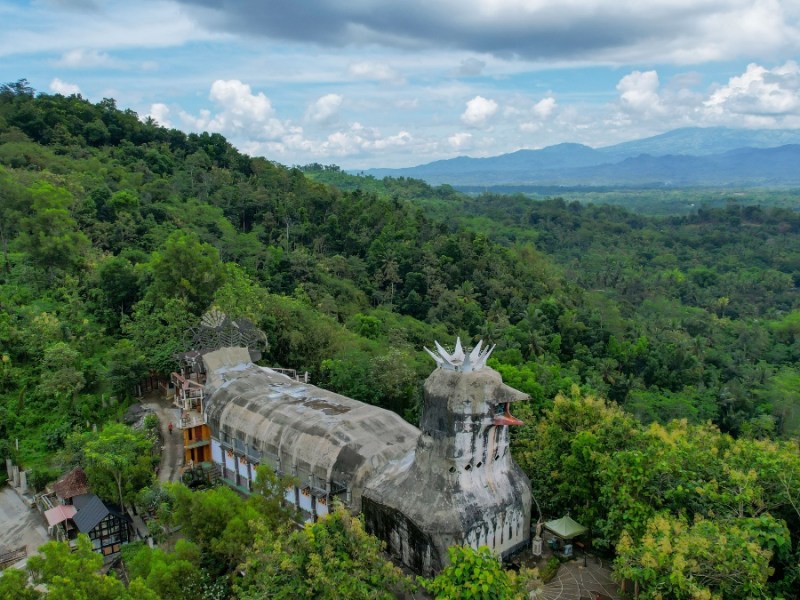 Eine Luftansicht der Hühner-Kirche in Magelang, Indonesien.