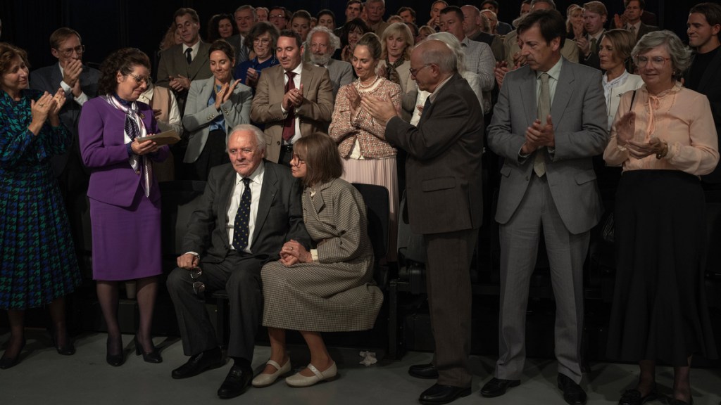 Nicholas Winton in der Fernsehshow, dargestellt von Anthony Hopkins.